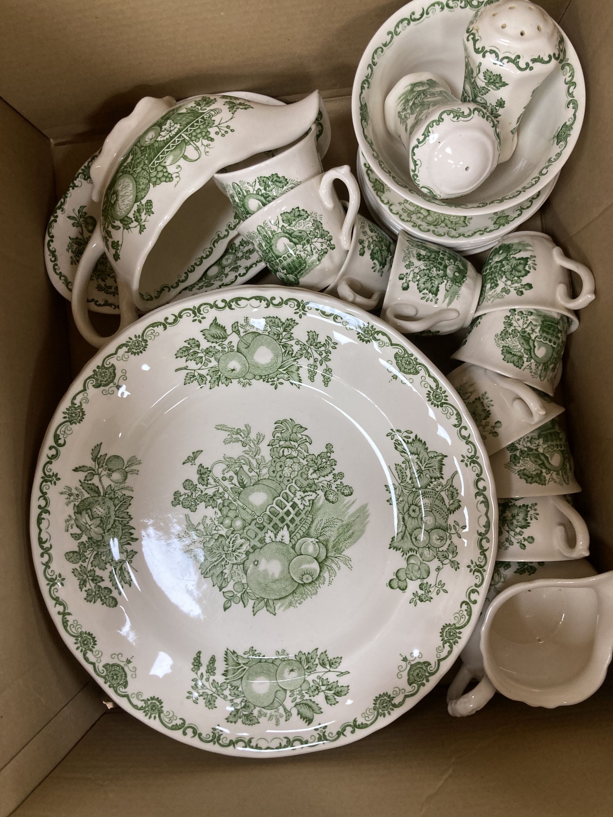 A Mason's 'fruit bowl' dinner service